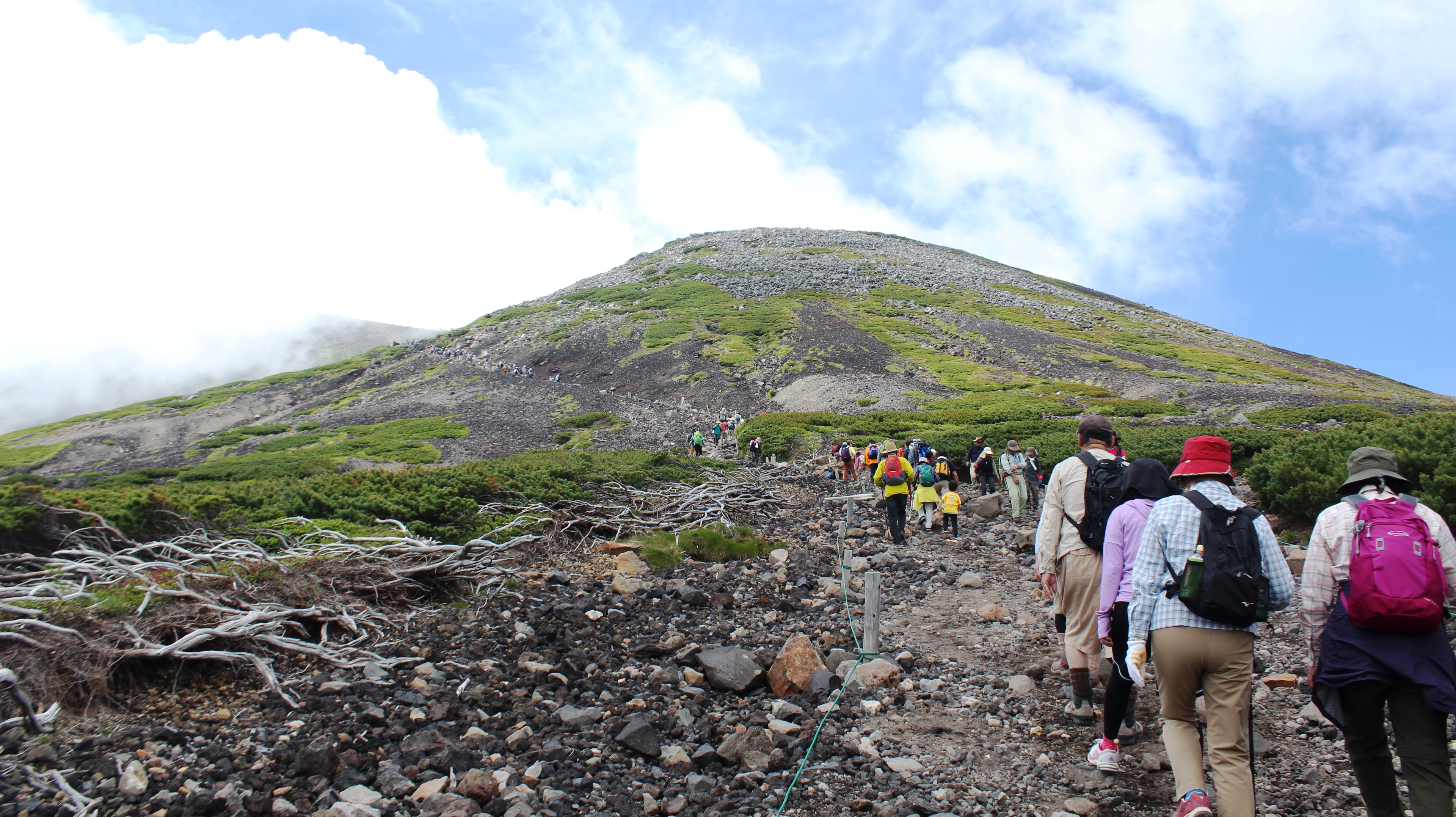 Hiking_for_Mount_Norikura