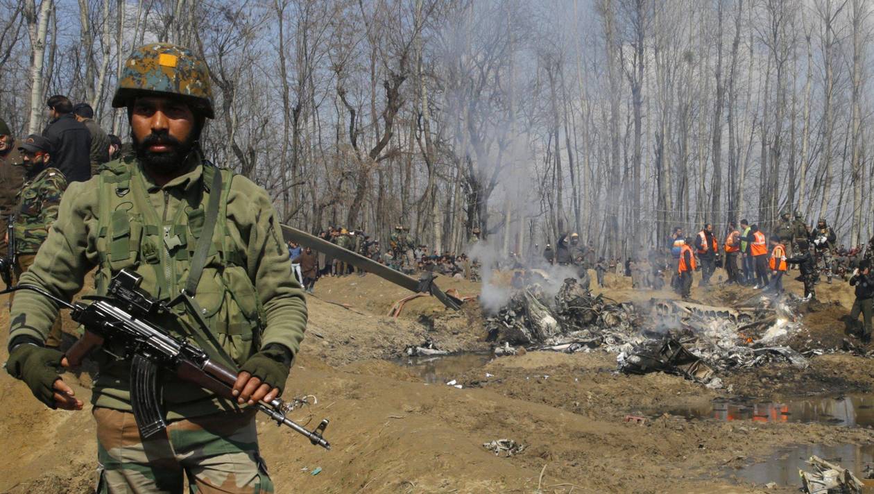 Hunting planes shot in Kashmir