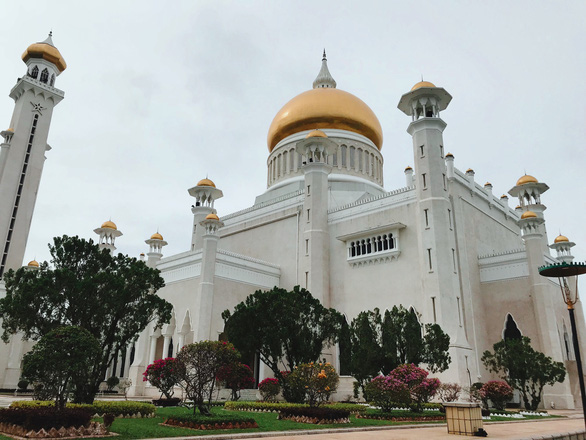 Sultan Omar Ali Saifuddin mosque